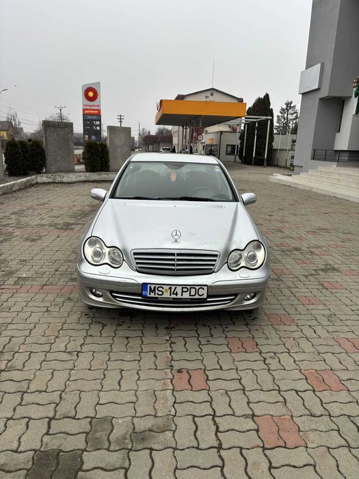 Vând Mercedes Benz C200