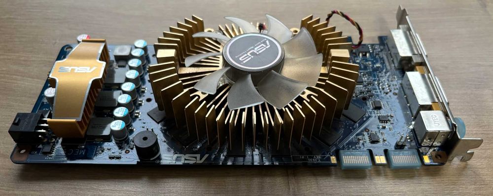 Placă video ASUS GeForce GTX 460 DirectCU