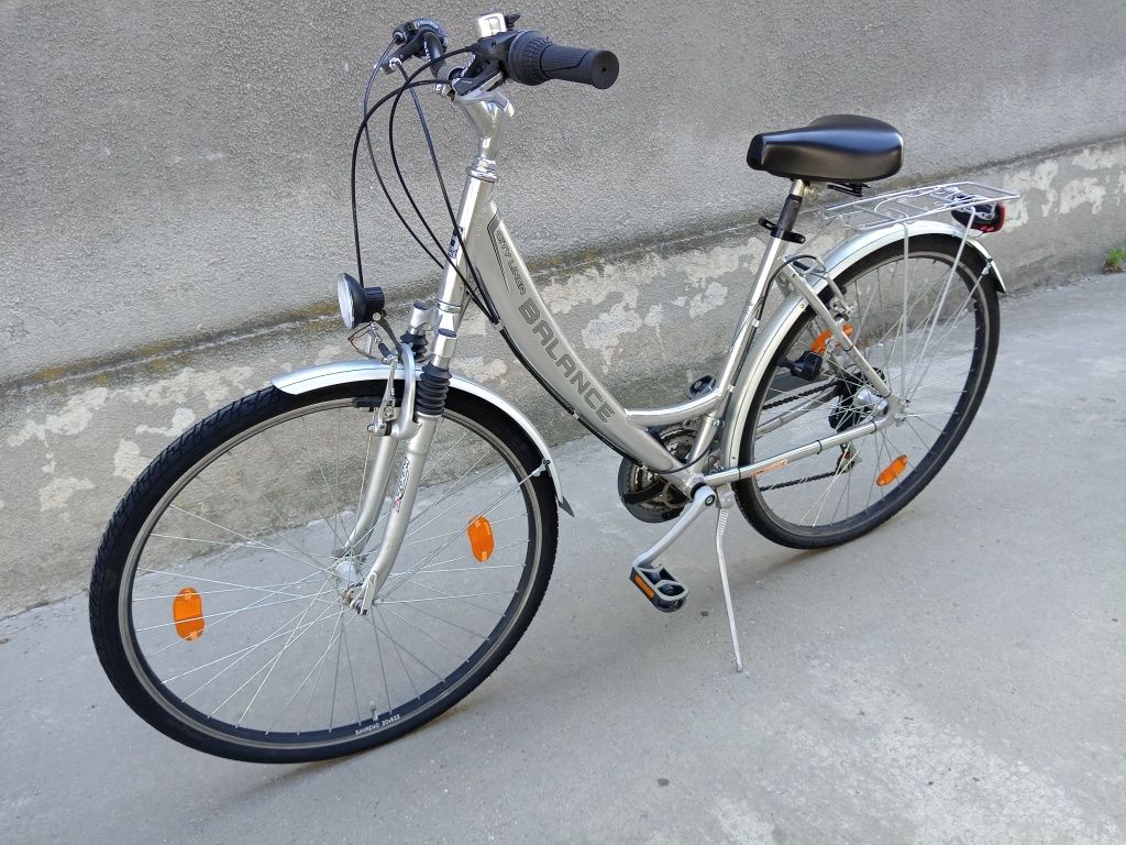 Vând bicicleta din aluminiu pentru damă