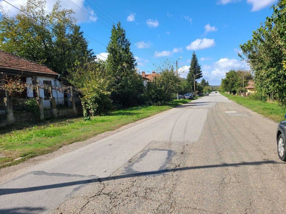 Парцел в регулация в с. Добри дол