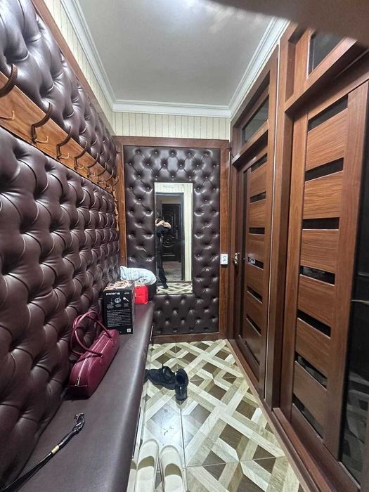 Санъат саройи олдида 2 хоналик жихозли сквозной уй сотилади