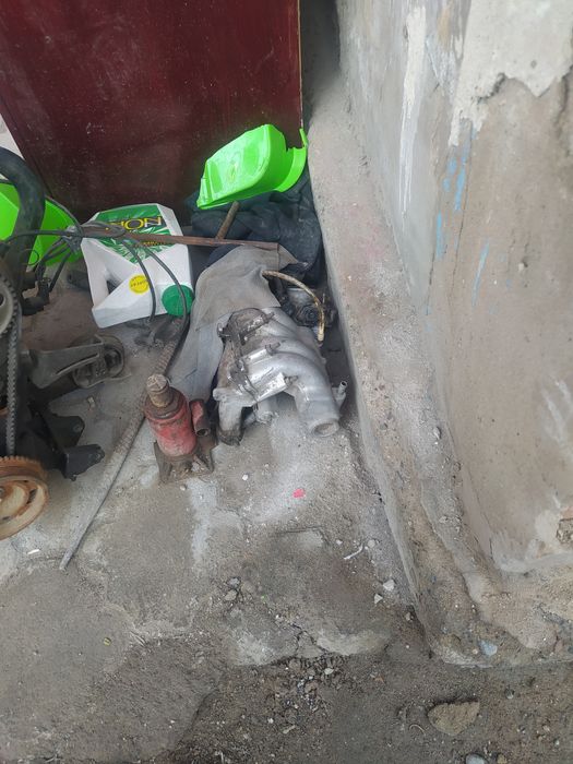 Прадоется каробка и матор в разборе