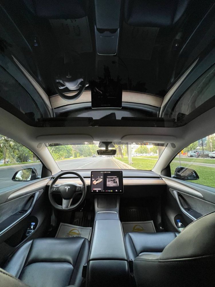 Tesla Model Y  Standart 2022/2023 Srochno