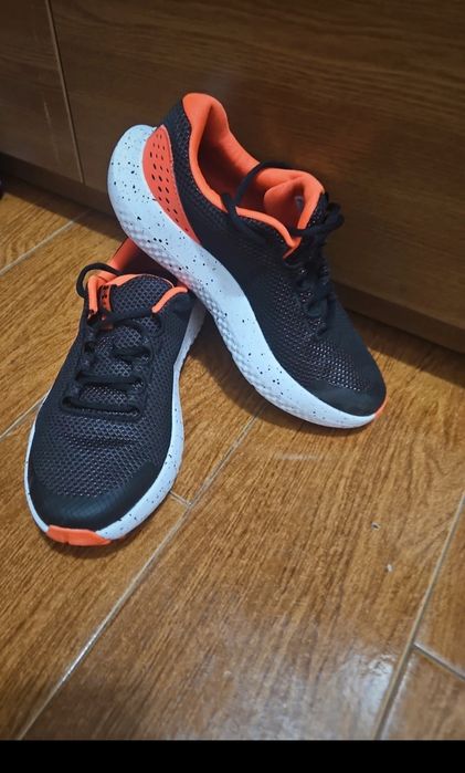 Adidasi Under Armour