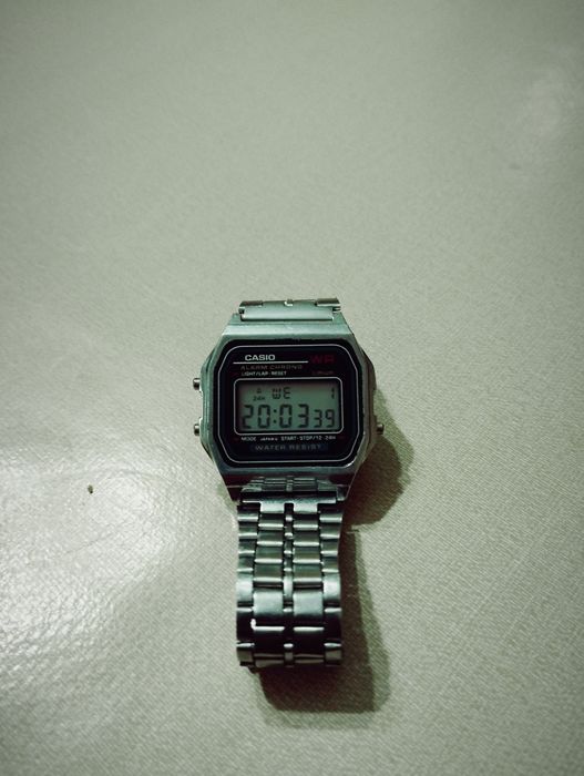 Продаю часы бу .