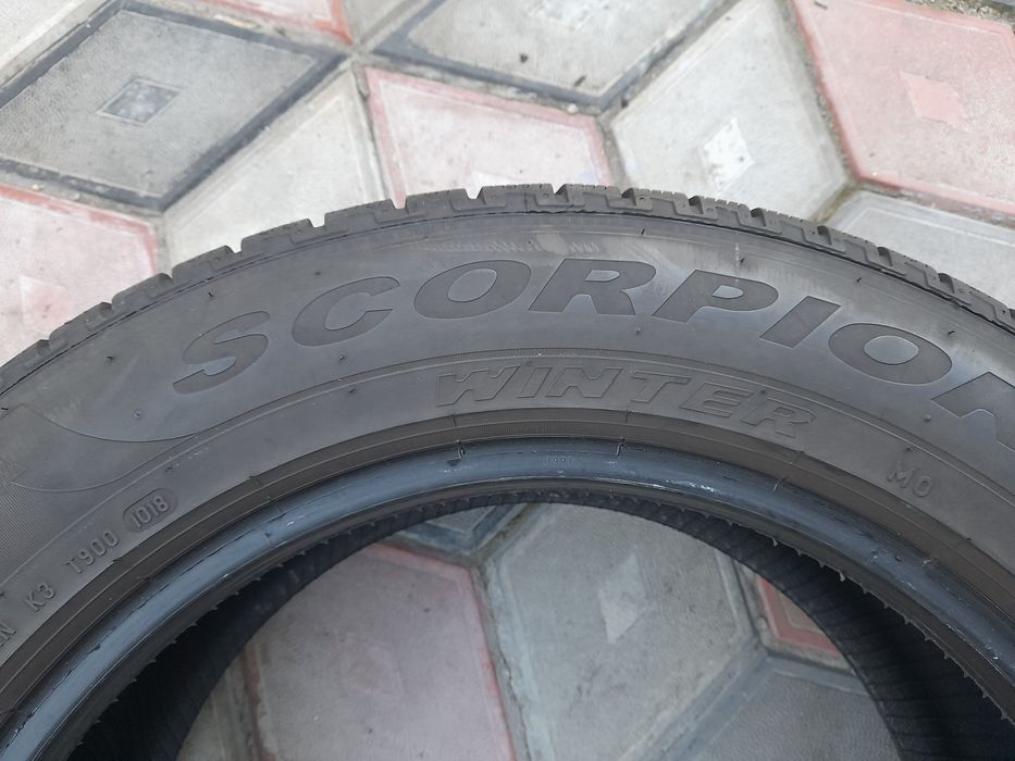 Vând 4 anvelope de iarna 235 60 r18 PIRELLI foarte bune