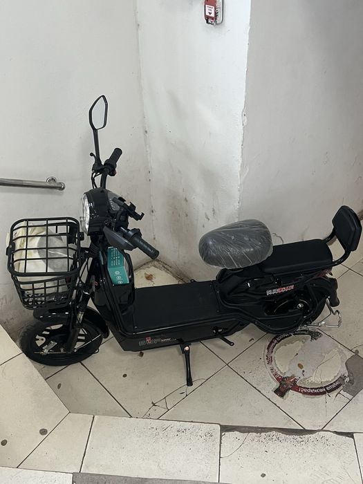 Продам электроскутер новый