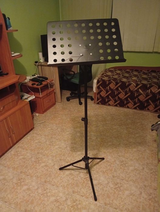 Стойка за ноти неизползвана