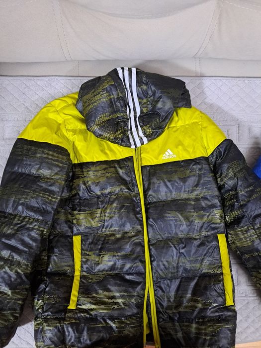 Куртка адидас, на мальчика 12-13 лет синяя на 10-11 лет