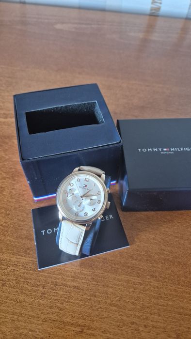 Дамски часовник Tommy Hilfiger