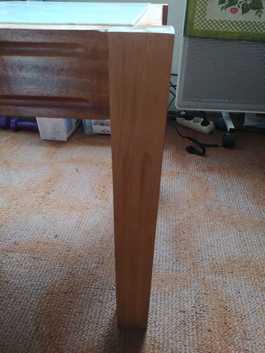 Ръчно изработена холна маса с полиран мраморен плот