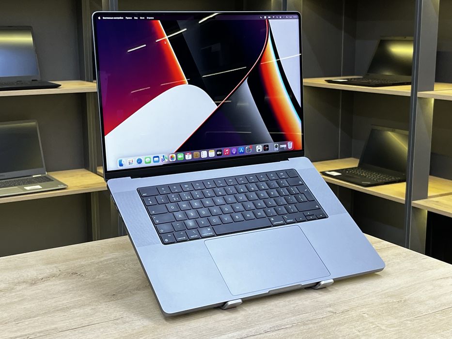 Мощный ноутбук MacBook Pro 16 2021  -  16 4K/Apple M1 Rro/16GB/512GB