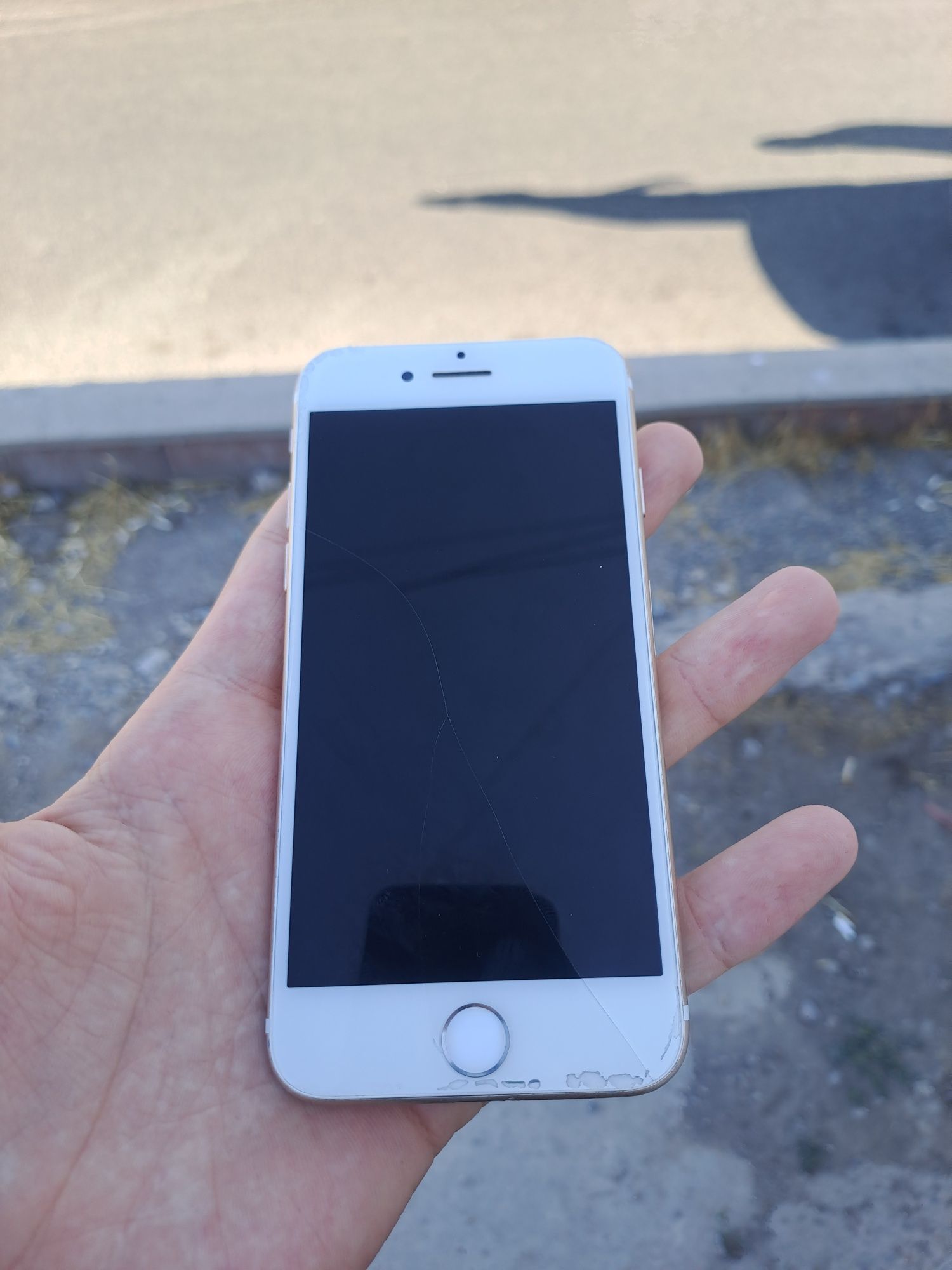 iPhone 7.      .
