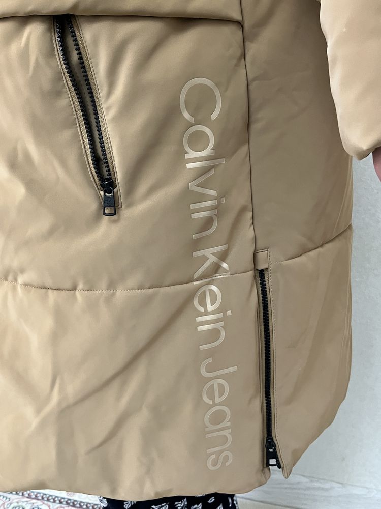 Продаю оригинальную зимнюю куртку бренда Calvin Klein