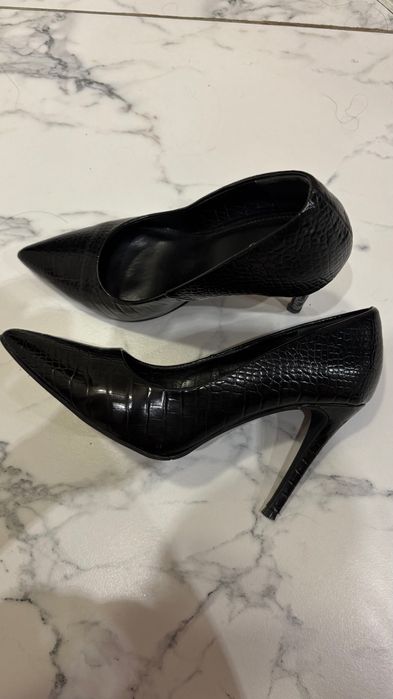 Обувки на висок ток