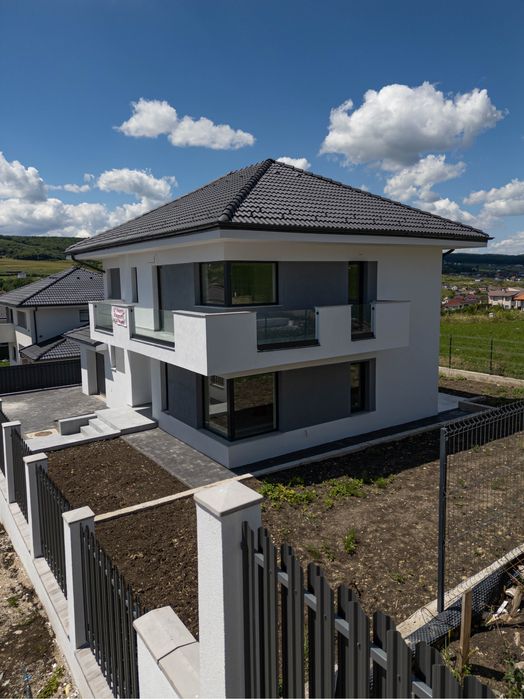 Vand casa unifamiliala la intrare in chinteni