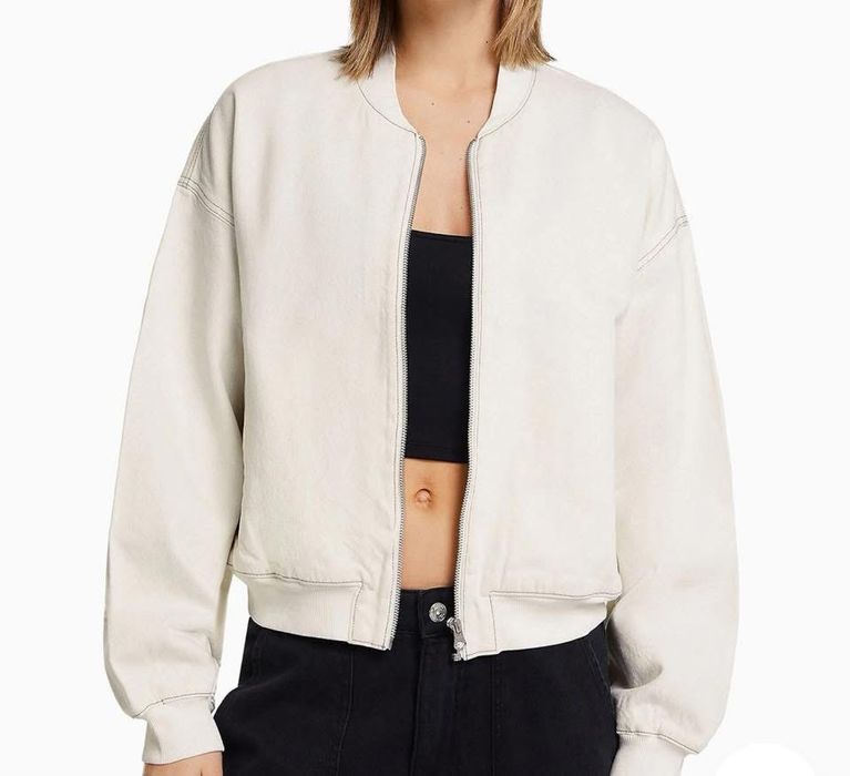 Преходно яке Bershka в бяло/бежево С размер