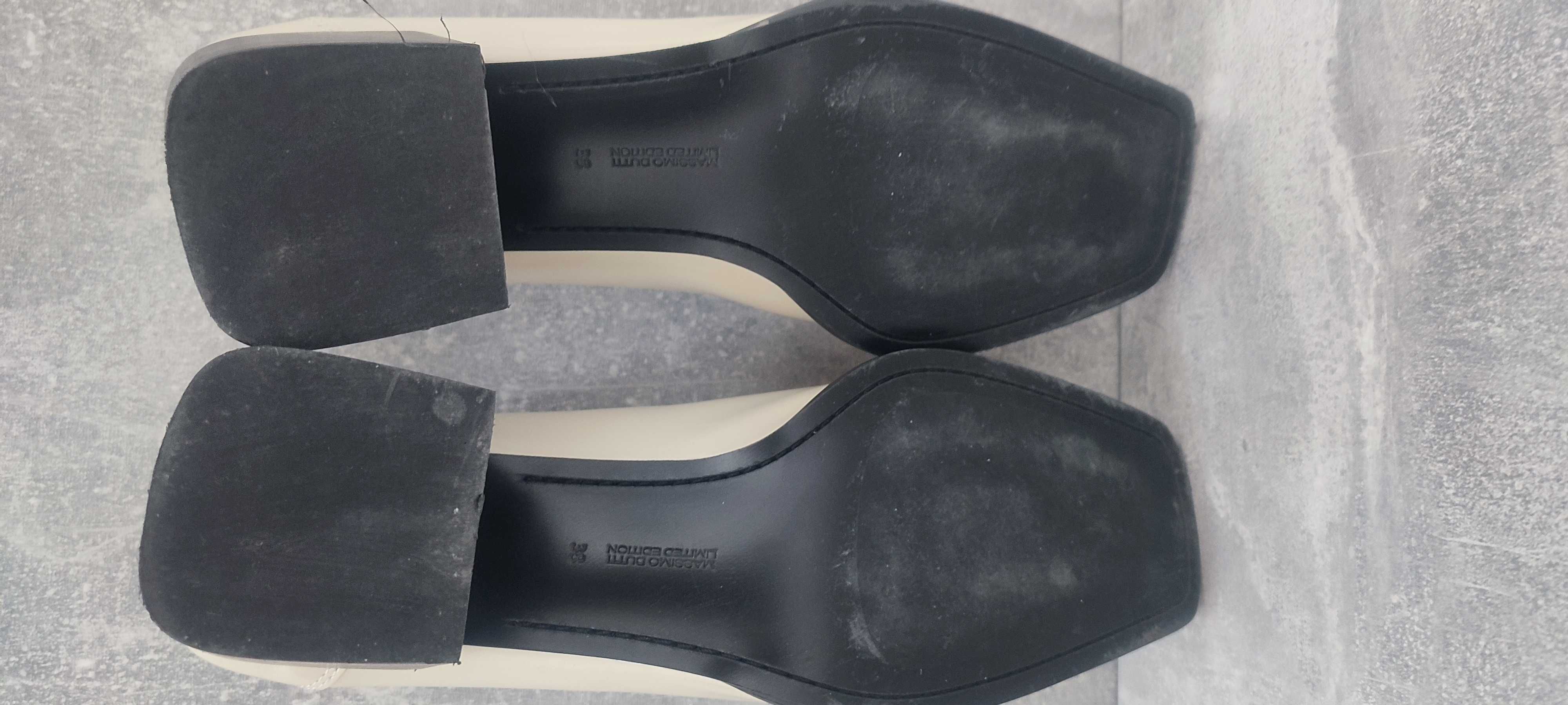 Дамски обувки на Massimo Dutti.