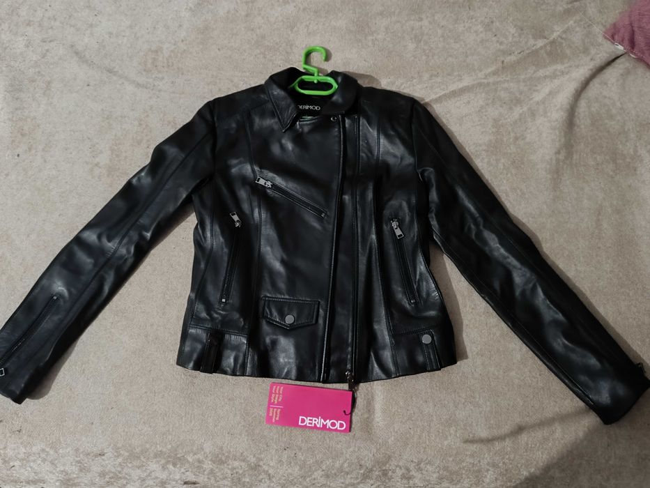Продавам яке от естествена кожа DERIMOD
Якетото е чисто нов, с Етикет.