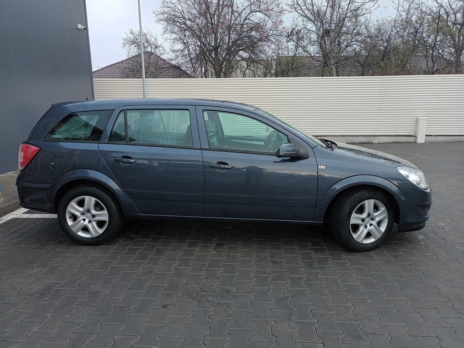 Dezmembrez Opel Astra H Facelift 1.7 diesel 125 cai