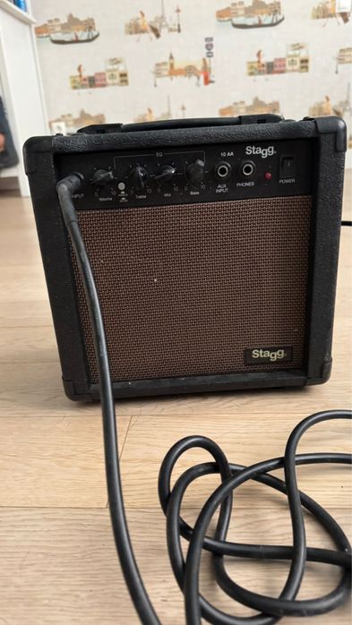 Комбоусилитель Stagg 10 AA в хорошем состоянии