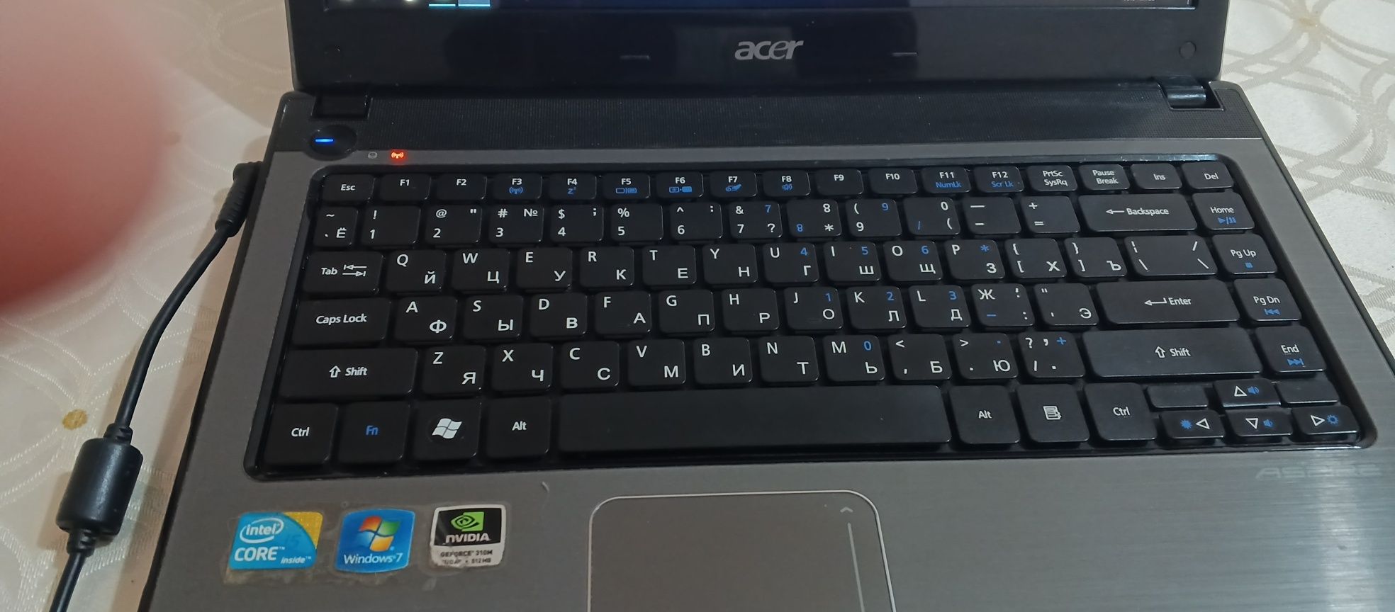 Noutbuk Aser .inter core i5.Ozu 4gb.ssd128gb sotiladi
