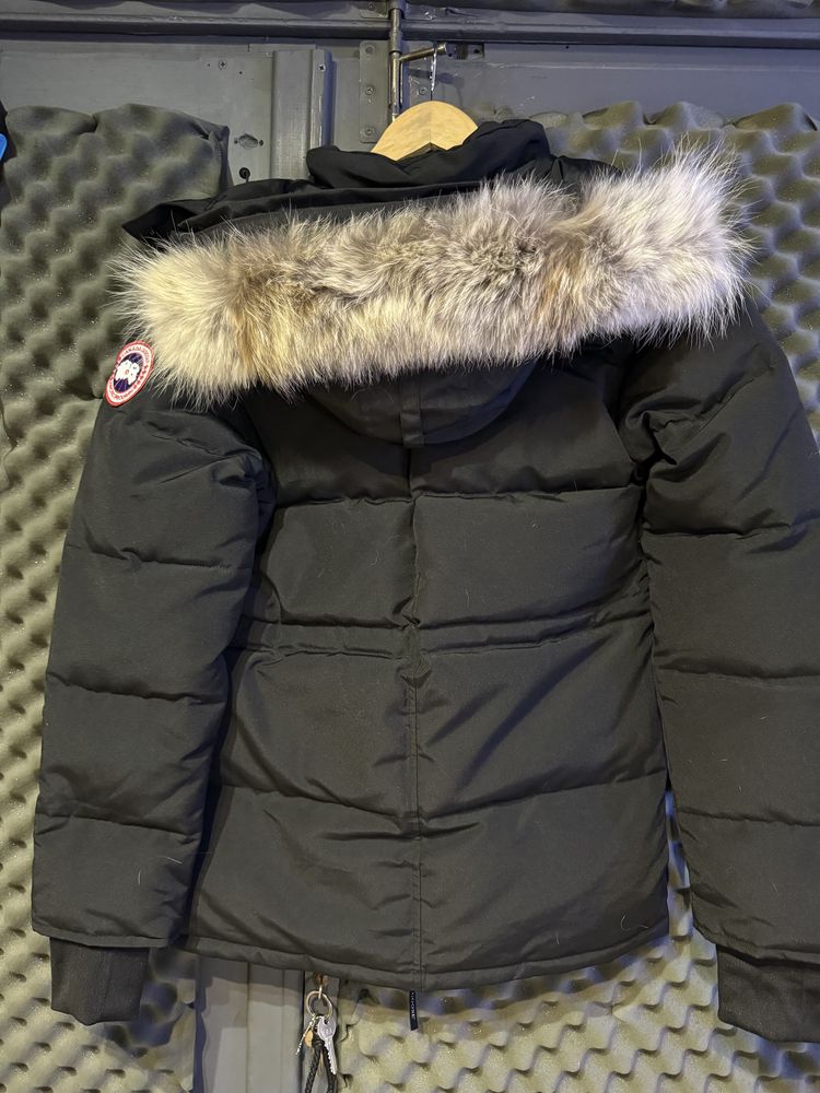 Чисто ново яке Canada Goose