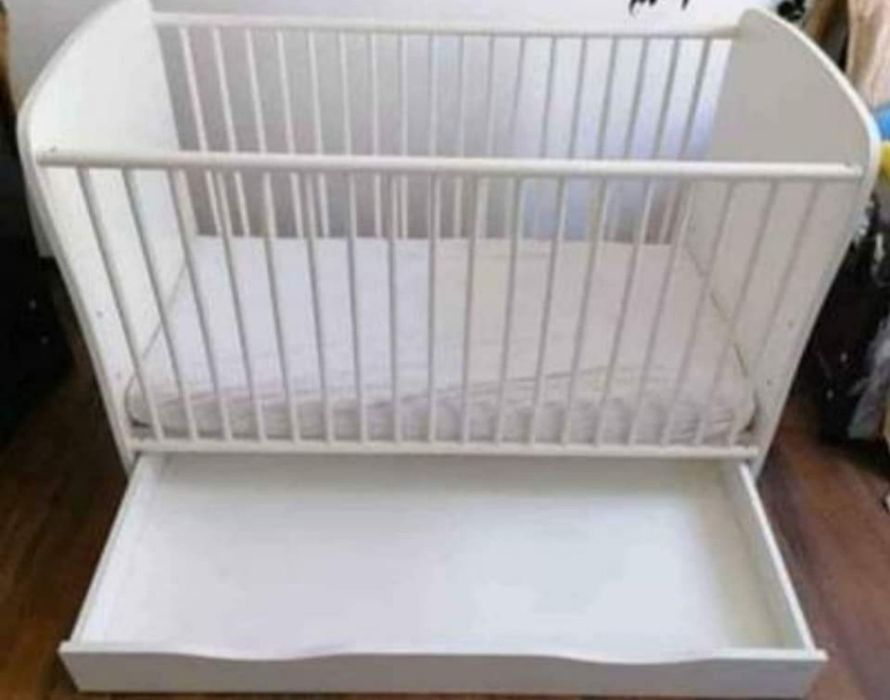 Patut copii lemn cu sertar depozitare si leganare/ laterale detasabil
