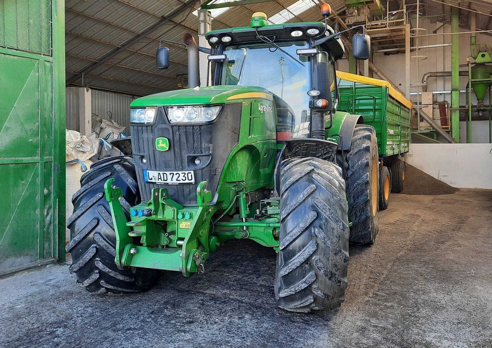 Vand Tractorul meu John Deere 7230R Kit Motor NOU!!!