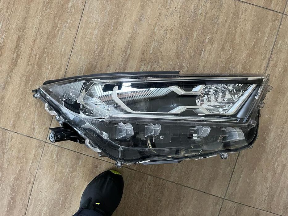 Фар Toyota Rav 4 R 2019 година