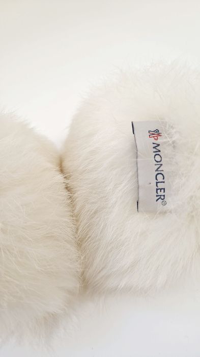 Moncler Casti de Urechi