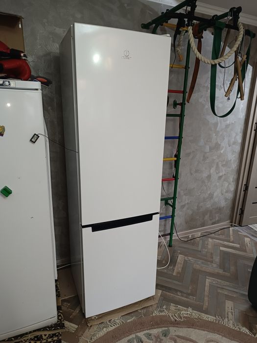 Холодильник Indesit No frost. С доставкой.