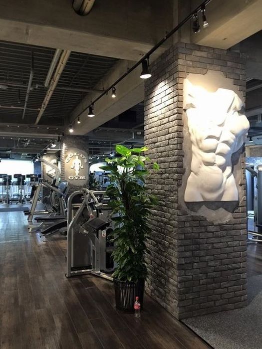 Барельефы скульптуры росписи декор стен скалы художник