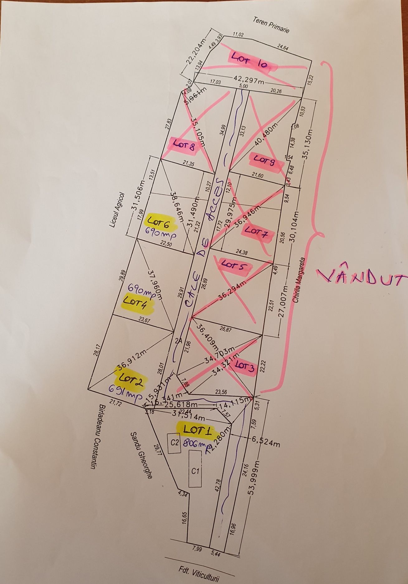 Teren intravilan centru + casa Husi