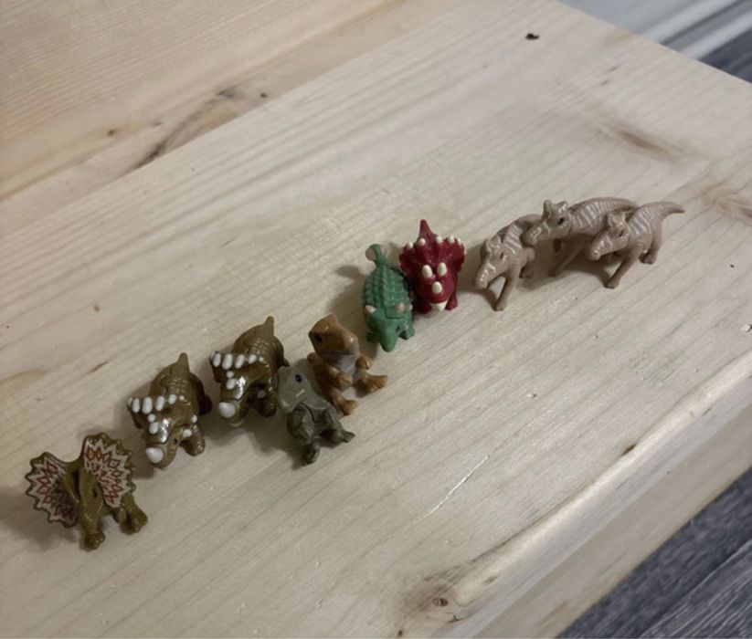 Dino oua kinder surprise