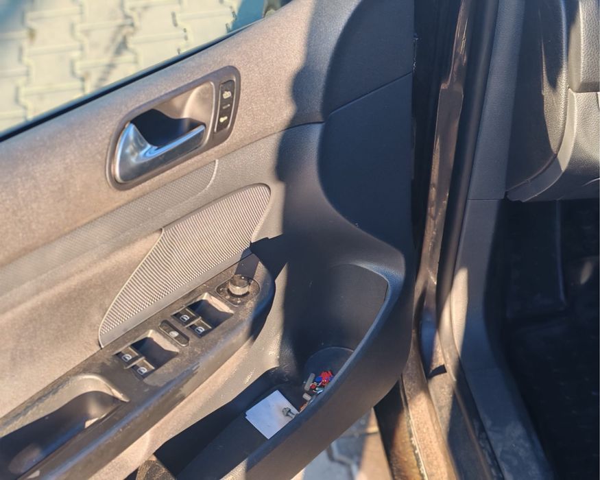 Se vinde masina golf 5