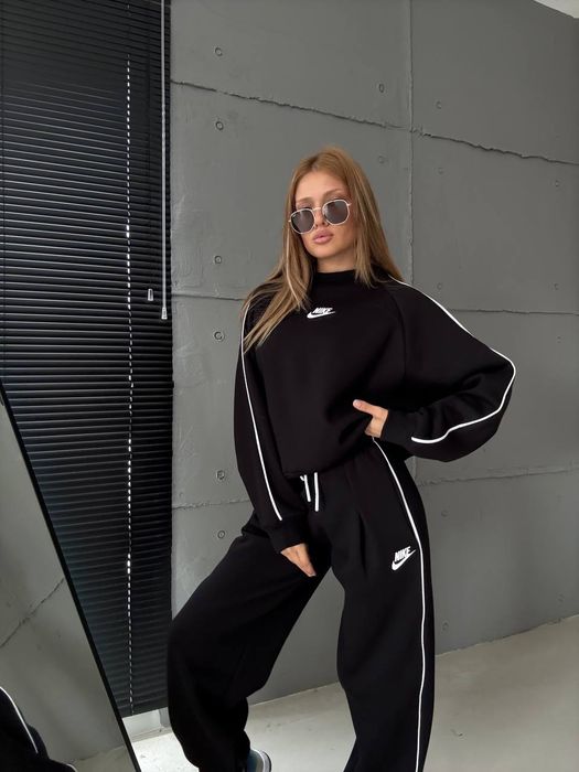 Нов модел дамски ватиран екип Nike