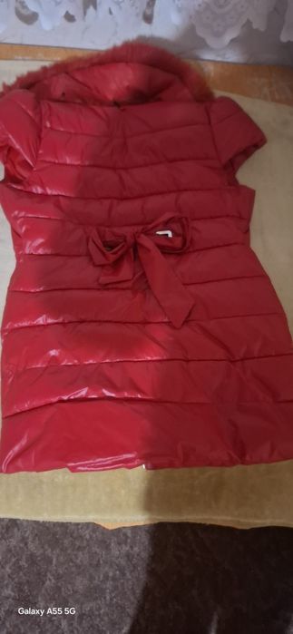 Грейка с изкуствен пух на яката