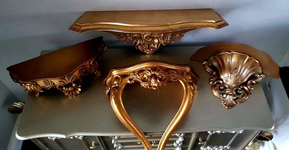 Consolă veche din lemn masiv