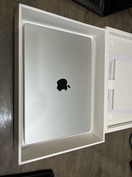 MacBook Pro 14” (M3 Pro, 18GB / 512GB SSD)