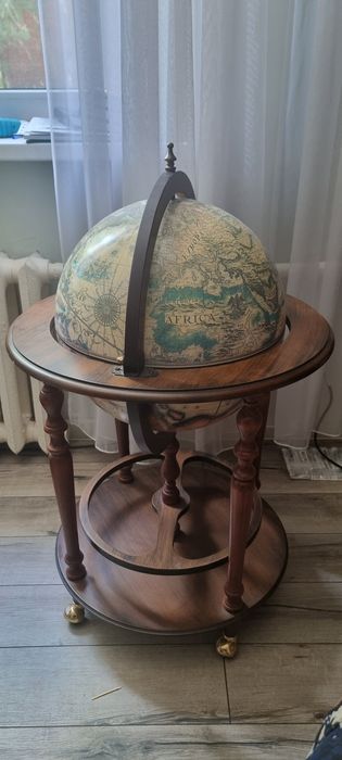 Глобус напольный.