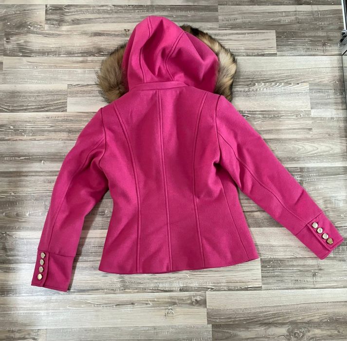 Алеса, палтенце без никакви забележки. Размер Л, но е умалено