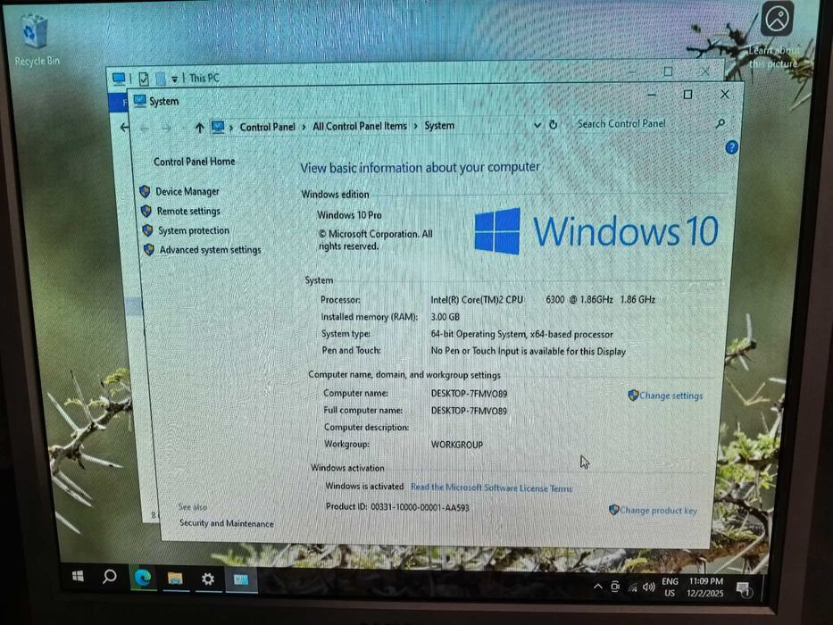 Настолен компютър с монитор