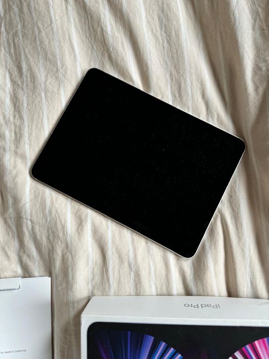 iPad Pro 11-inch (3rd Generation) Wi-Fi + Cellular
