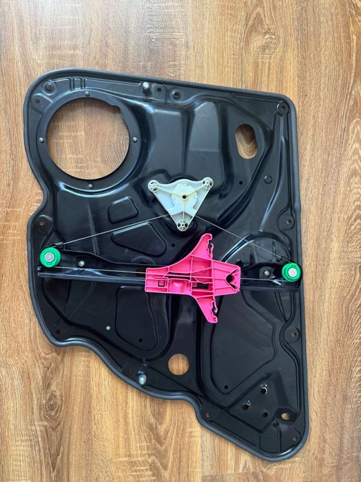 Macara geam usa stânga spate VW Passat B7 2013