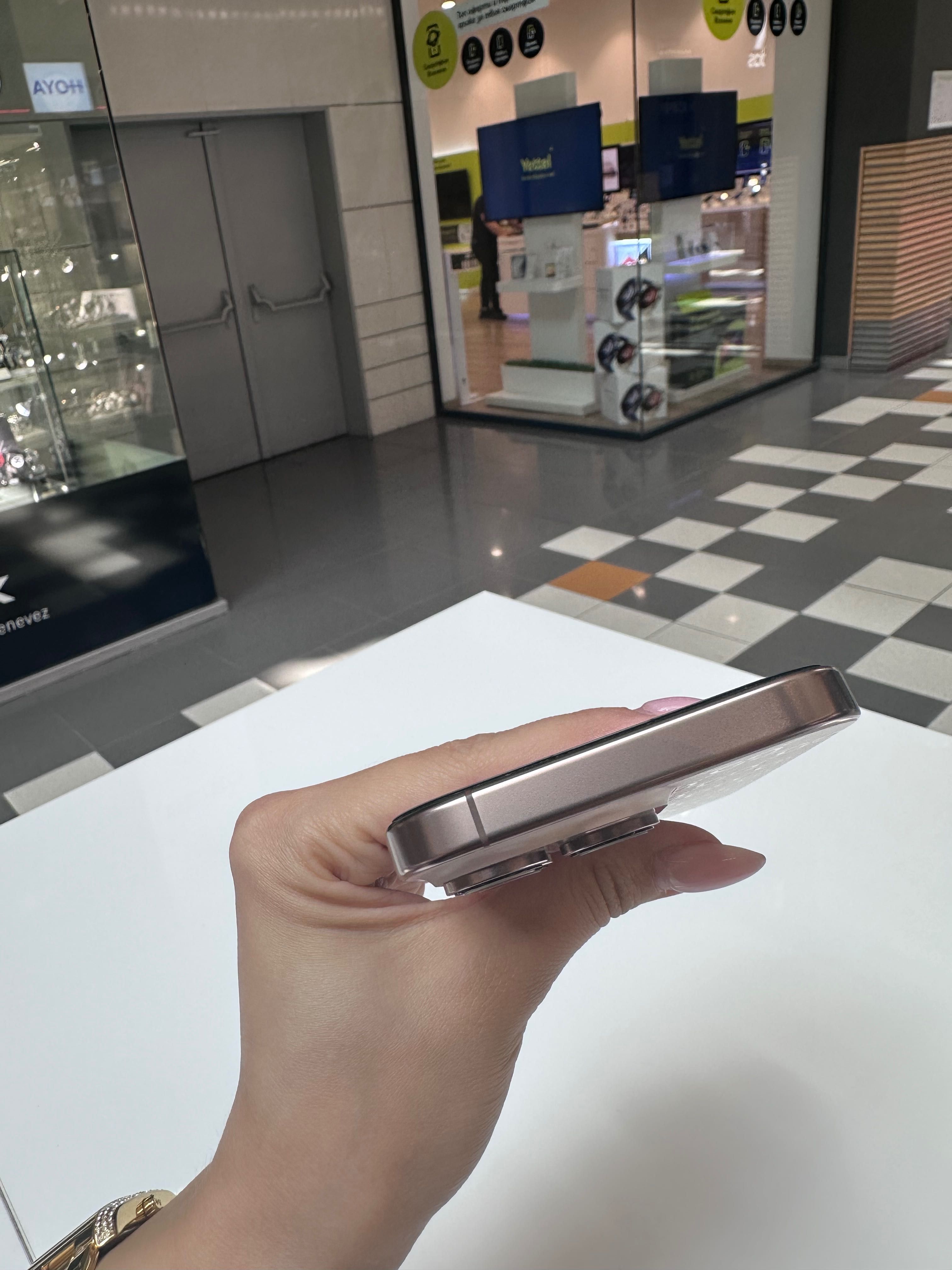 Iphone 16 pro с Гаранция