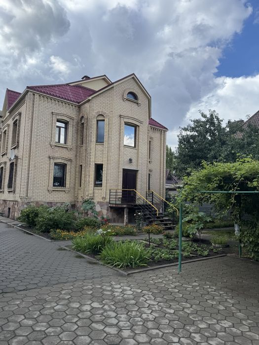 Продам коттедж в Центре за 165 млн тенге. Торг есть