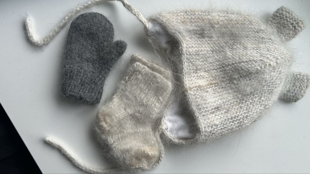 Шапка, носочки и варежки