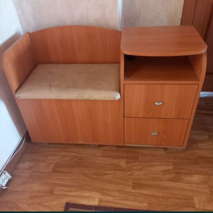 Тумба сиденьием для прихожую