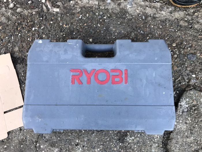 Cutie Autofiletante Ryobi